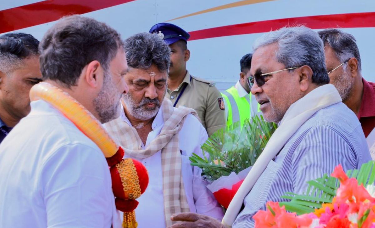 कर्नाटक पर कांग्रेस की फिर बैठक, मैसूर एयरपोर्ट पर राहुल से सिद्धारमैया और डीके की क्या हुई बात?