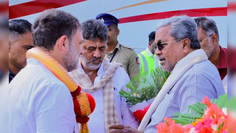 कर्नाटक पर कांग्रेस की फिर बैठक, मैसूर एयरपोर्ट पर राहुल से सिद्धारमैया और डीके की क्या हुई बात?