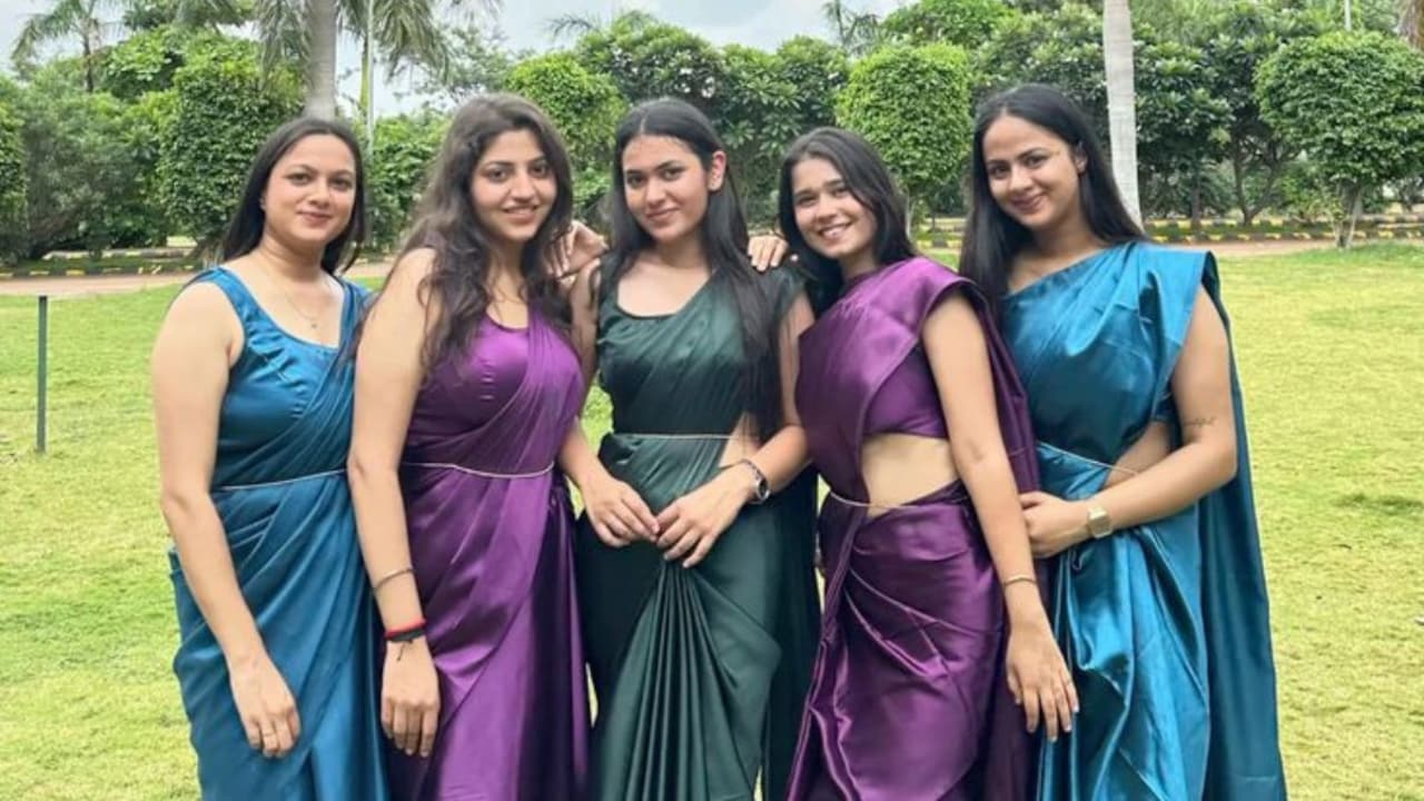 A little sparkle is enough; your personality does the rest.