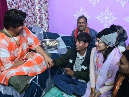 धीरेंद्र शास्त्री ने निभाया 2 बहनों को दिया वचन, देर रात 12 बजे घर पहुंचे तो हर कोई रह गया हैरान