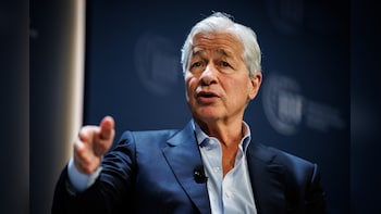 Trump Sues JPMorgan For $5 Billion Over Debanking Claims