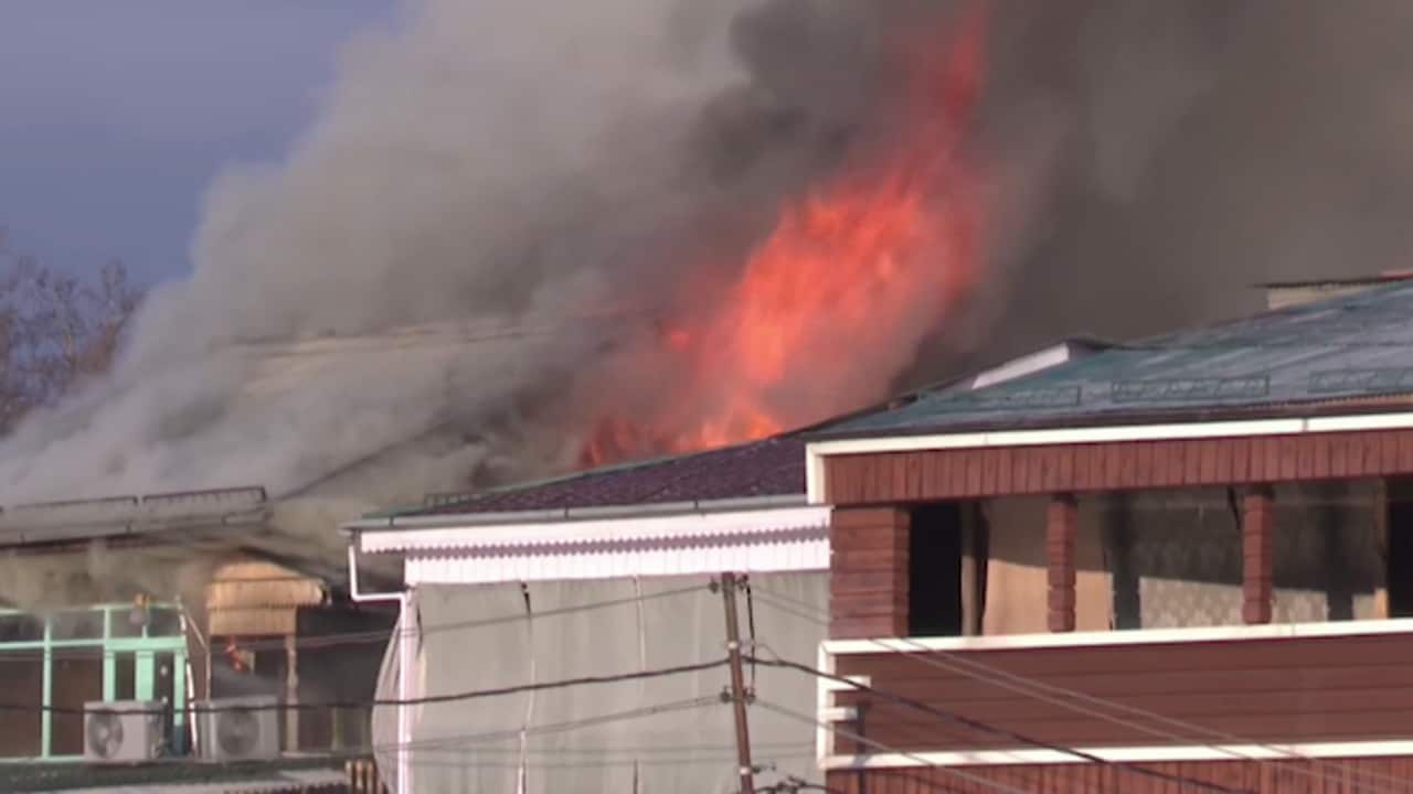 Fire Breaks Out At Srinagar's Dal Lake Guest House, Quick Response Prevents Disaster