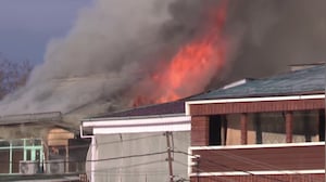 Fire Breaks Out at Srinagar's Dal Lake Guest House, Quick Response Prevents Disaster