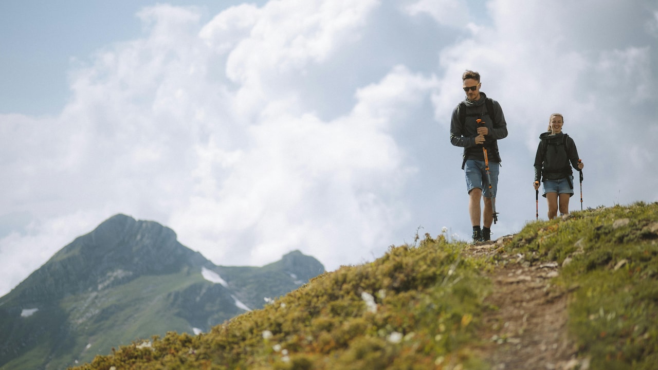 Which trekking essentials do you need to pack in your bag? Which trekking essentials do you need to pack in your bag?