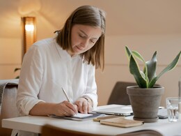 Mind Wandering While Studying? Try These 7 Hacks To Improve Attention Span