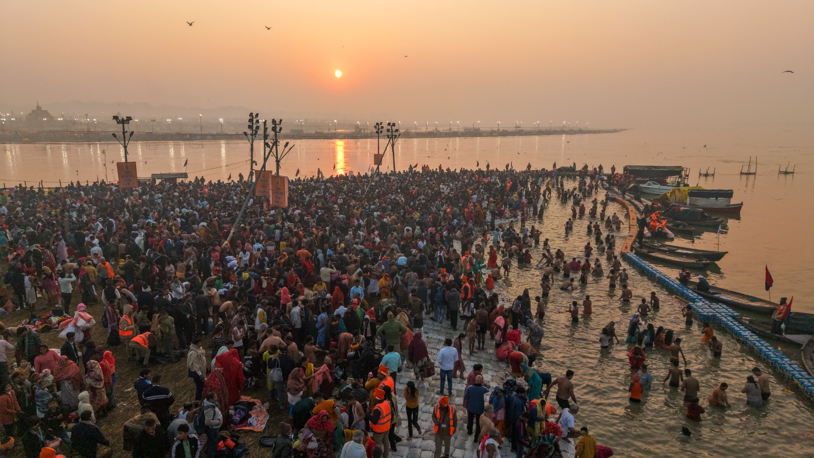 Basant Panchami Snan Live: बसंत पंचमी पर एक करोड़ से अधिक श्रद्धालुओं ने गंगा और संगम में डुबकी लगाई