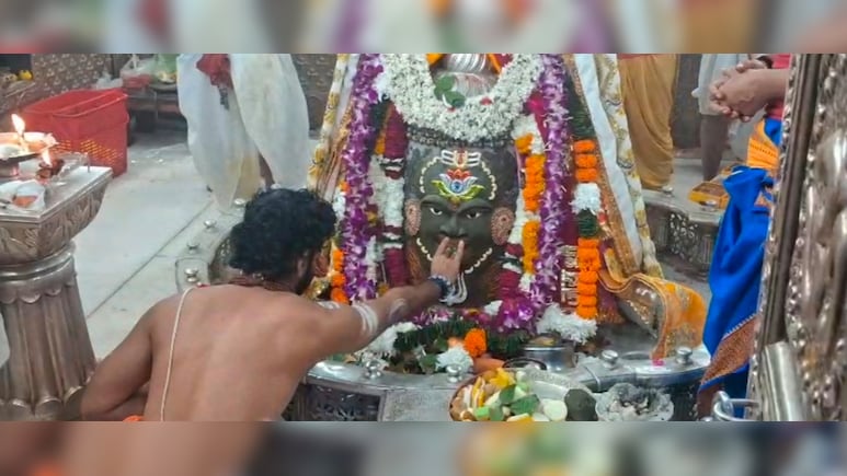 महाकाल मंदिर के गर्भगृह में 'खास' को एंट्री और 'आम' को नो एंट्री ! विवाद पर अब सुप्रीम कोर्ट में होगी सुनवाई