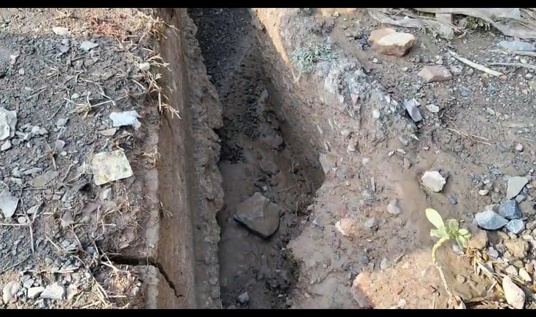 Bansagar Project Pipeline: पाइपलाइन फटने से सड़का हुआ ऐसा हाल Bansagar Project Pipeline: पाइपलाइन फटने से सड़का हुआ ऐसा हाल