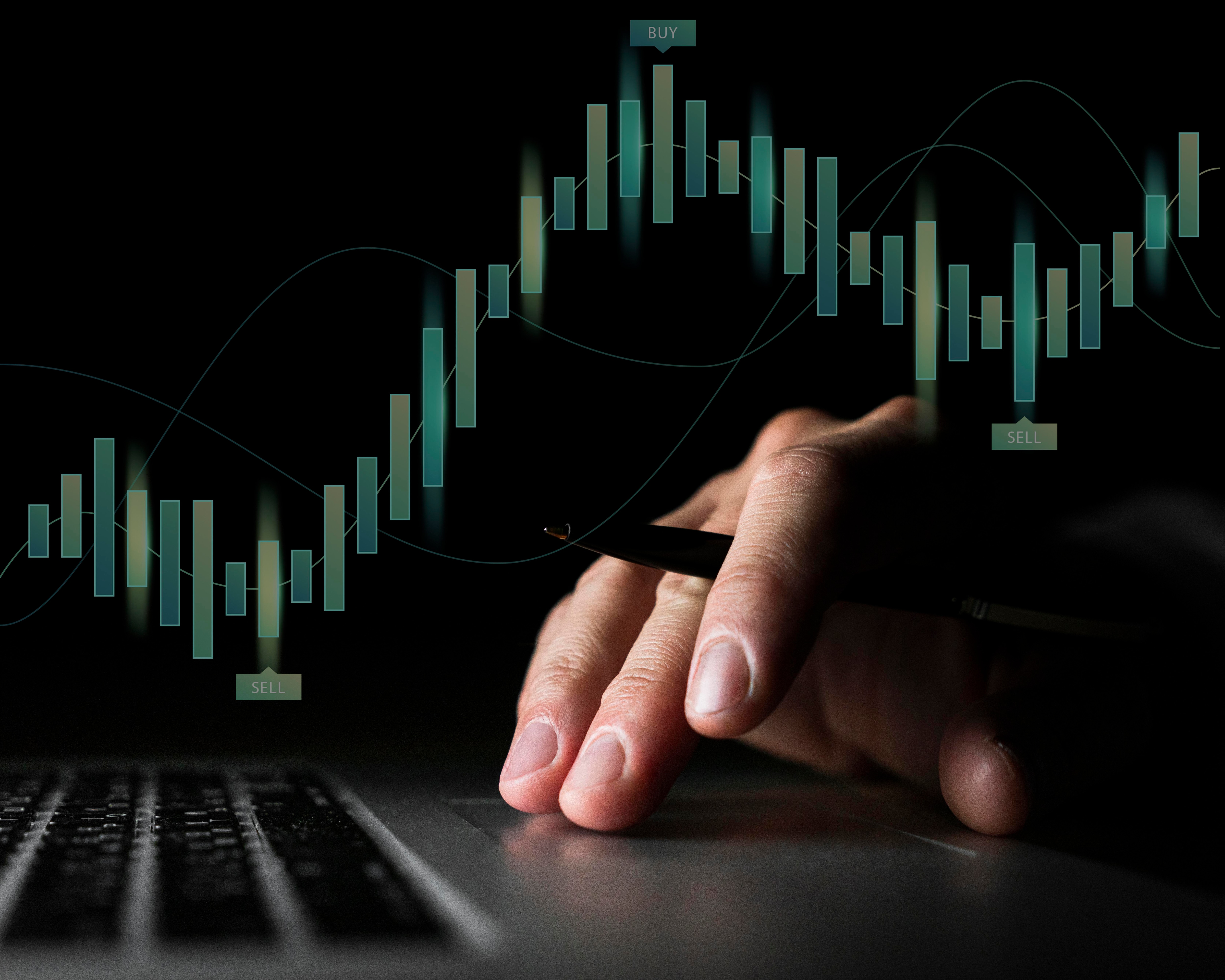 Market Experts' LIVE Stock Recommendations: Buy United Breweries, Vedanta, M&M, NMDC, Sell MCX 
