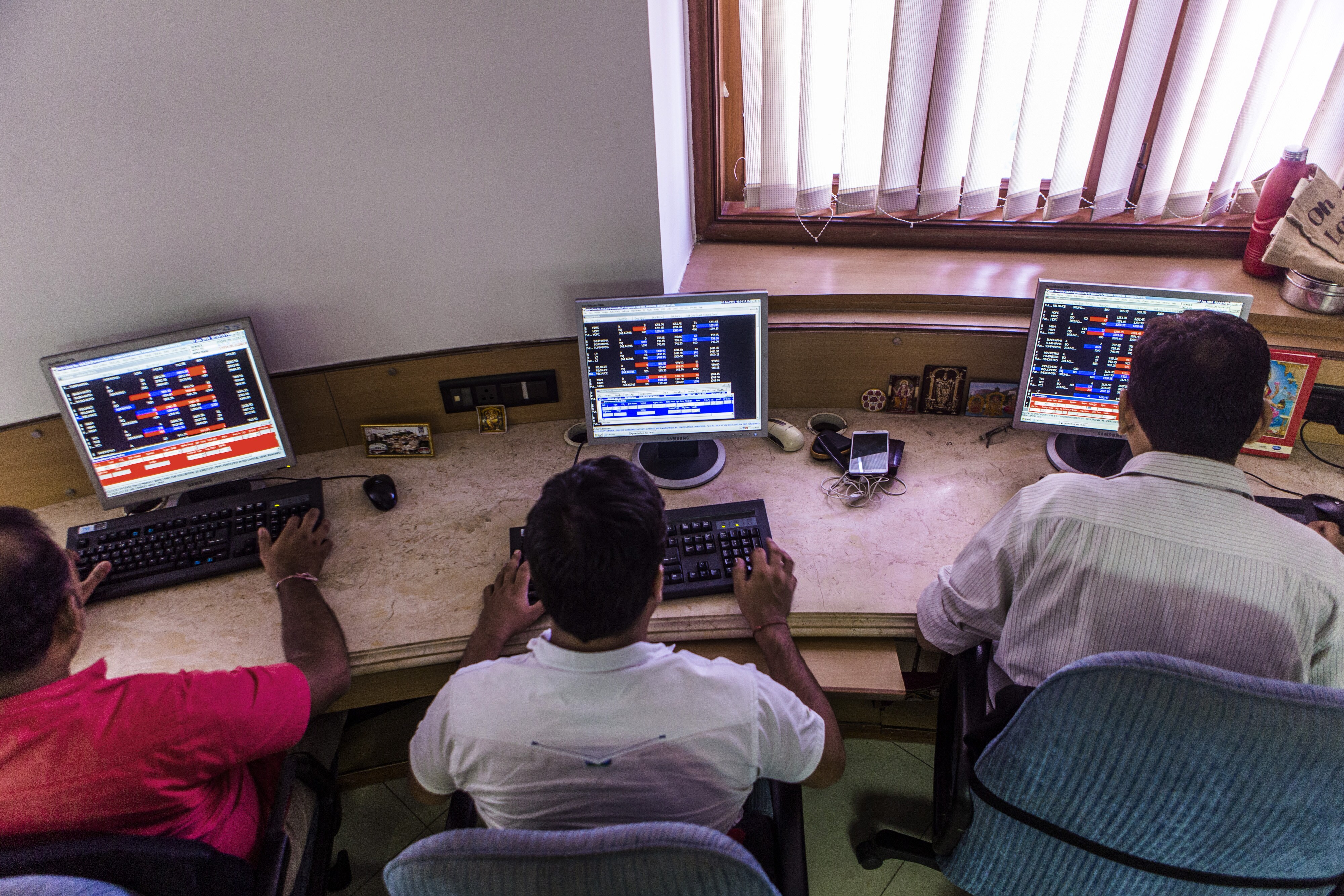 Sensex, Nifty Extend Losses For Third Straight Day