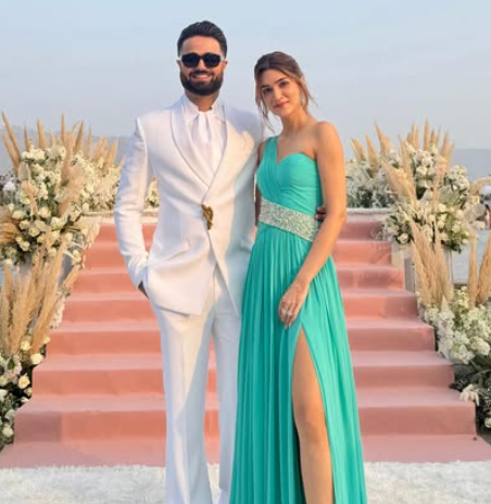 Kriti Sanon And Rumoured Boyfriend Kabir Bahia In A Pic From Nupur Sanon's Wedding. "No <i>Nazar</i>," Says Internet