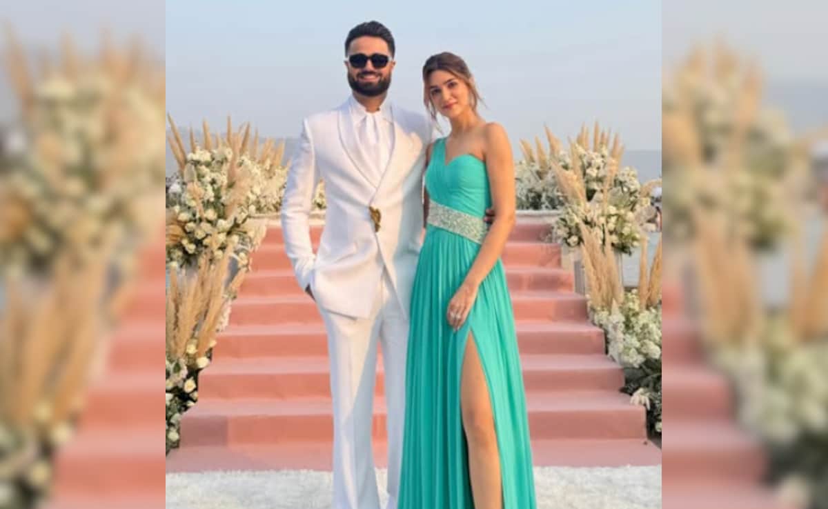 Kriti Sanon And Rumoured Boyfriend Kabir Bahia In A Pic From Nupur ...