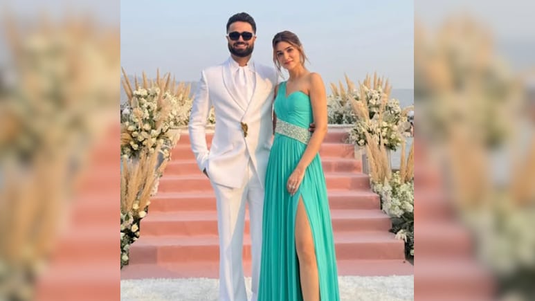 Kriti Sanon And Rumoured Boyfriend Kabir Bahia In A Pic From Nupur Sanon's Wedding. "No <i>Nazar</i>," Says Internet
