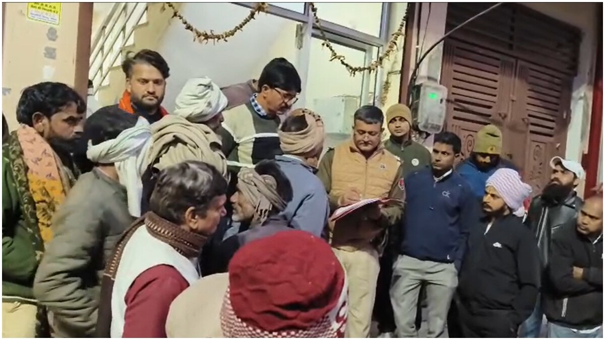 पुलिस ने मौके पर पहुंचकर स्थिति को संभाला.