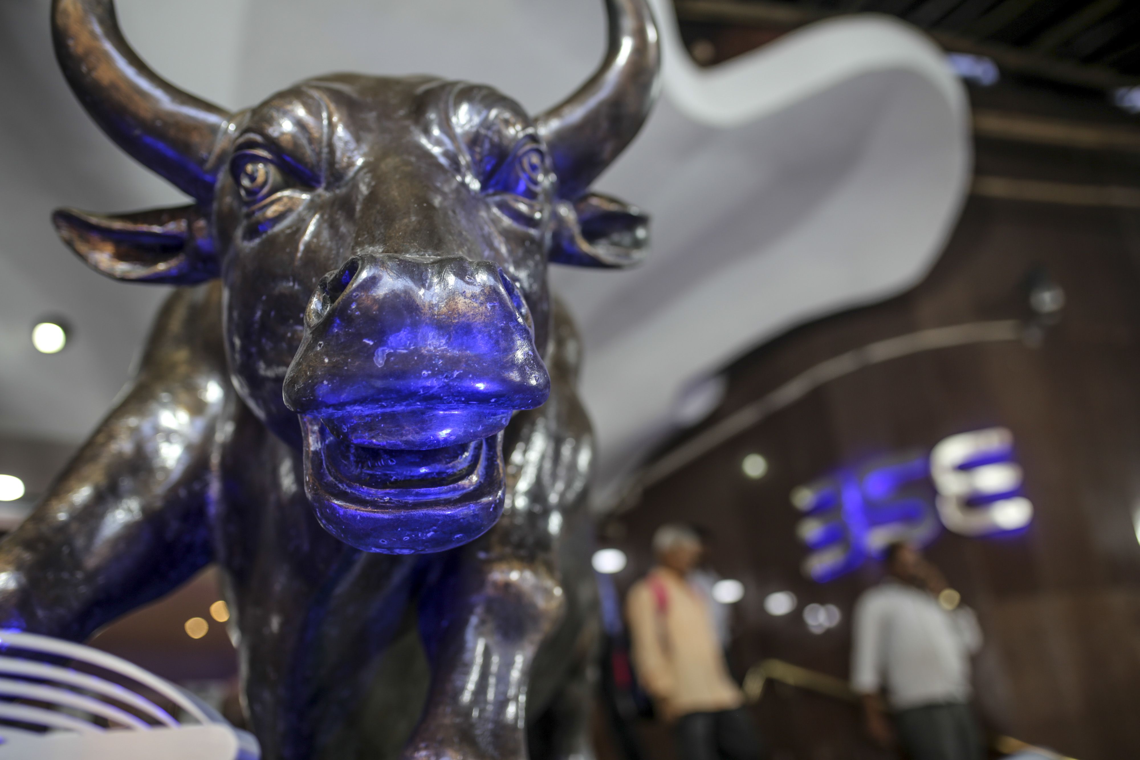 Sensex Ends Higher For Ninth Day; Metals, Autos Outperform