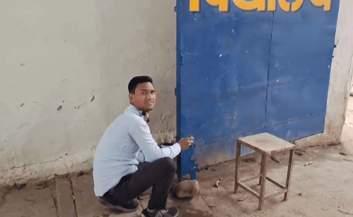 वायरल Video ने खोली पोल! सुरक्षा छोड़ विदिशा के स्कूल का गार्ड बन गया पेंटर, क्या बोला प्रबंधन?