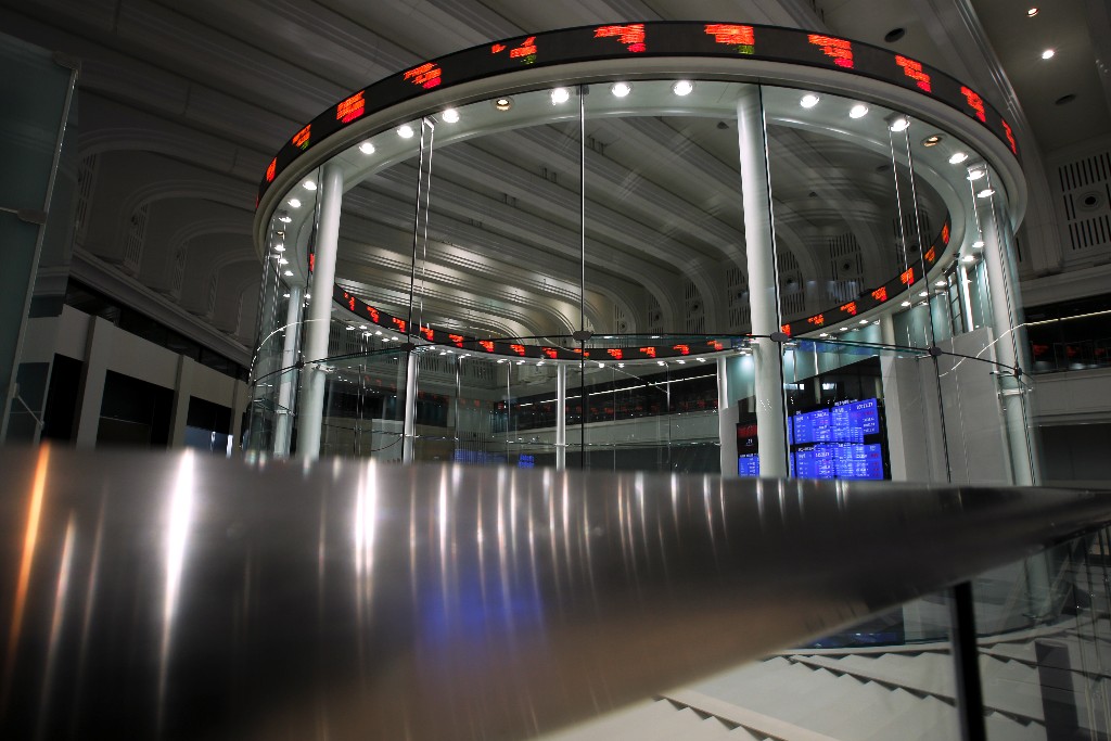 Nifty Rises To Record  As Easing Inflation Spurs Rate Cut Hopes