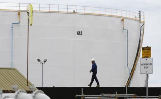 OPEC, Non-OPEC Agree First Global Oil Pact Since 2001