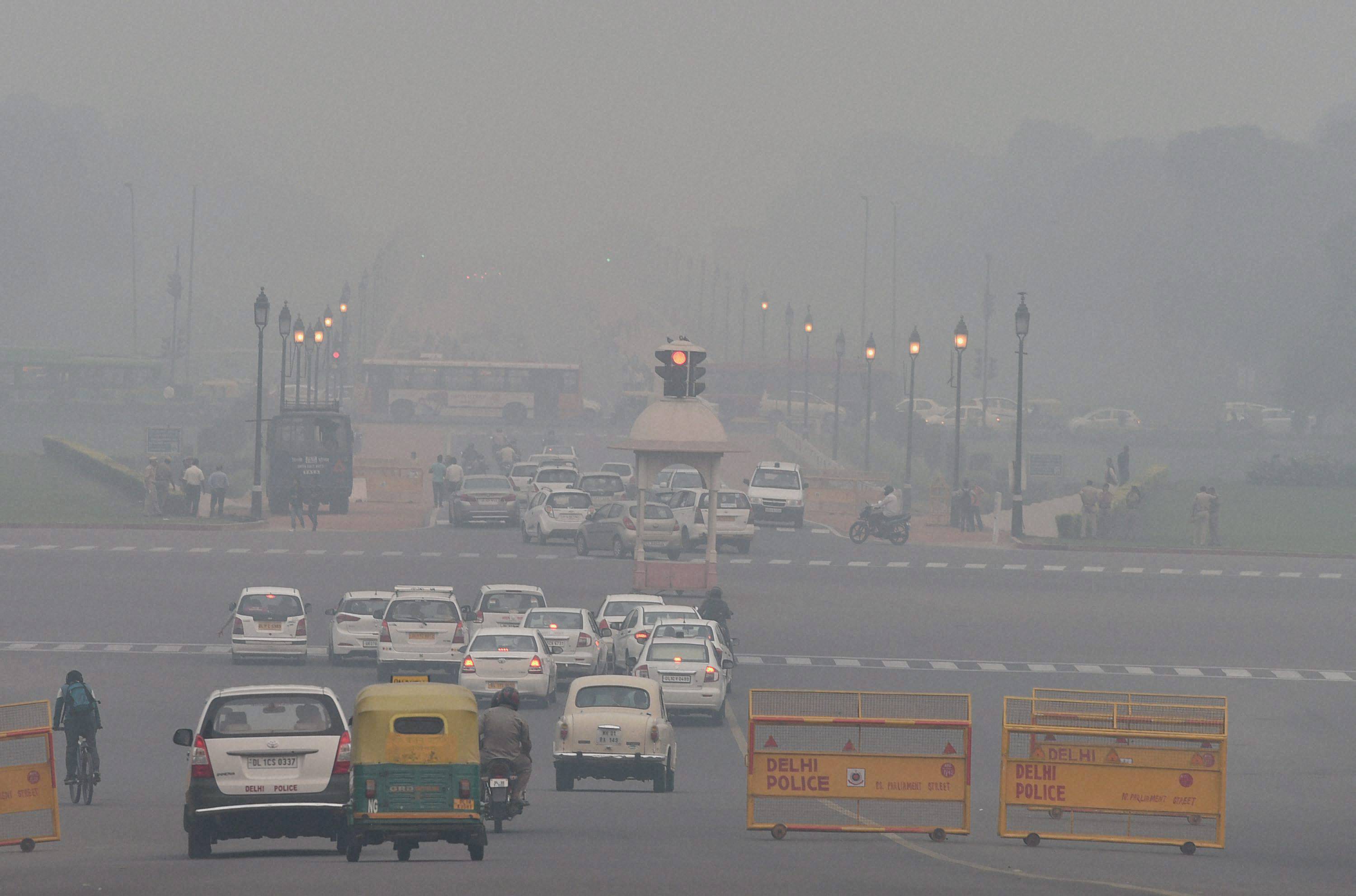  As Delhi Turns Into &lsquo;Gas Chamber&rsquo;, Kejriwal Seeks Centre&rsquo;s Help