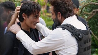 कौन है धुरंधर के 'रहमान डकैत', पापा ने कभी दी थी अमिताभ बच्चन को टक्कर, खुद बनने वाले थे करिश्मा कपूर के हमसफर