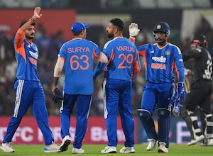 India vs New Zealand LIVE Score Updates, 1st T20I:  India Star Cops Brutal Blow, Leaves Ground With Bleeding Finger