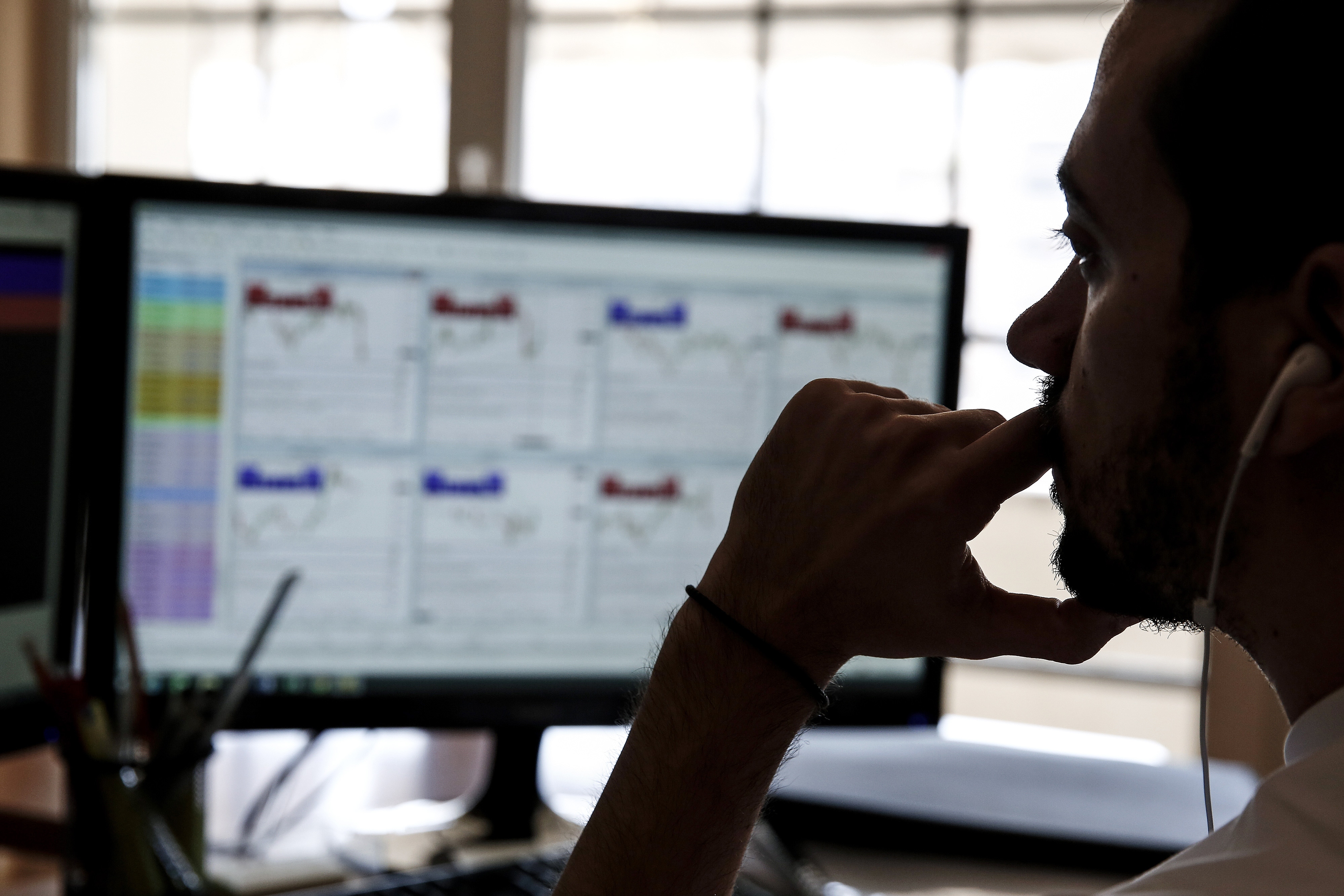 Sensex, Nifty Extend Fall For Second Day As Infosys, HDFC Bank Drag