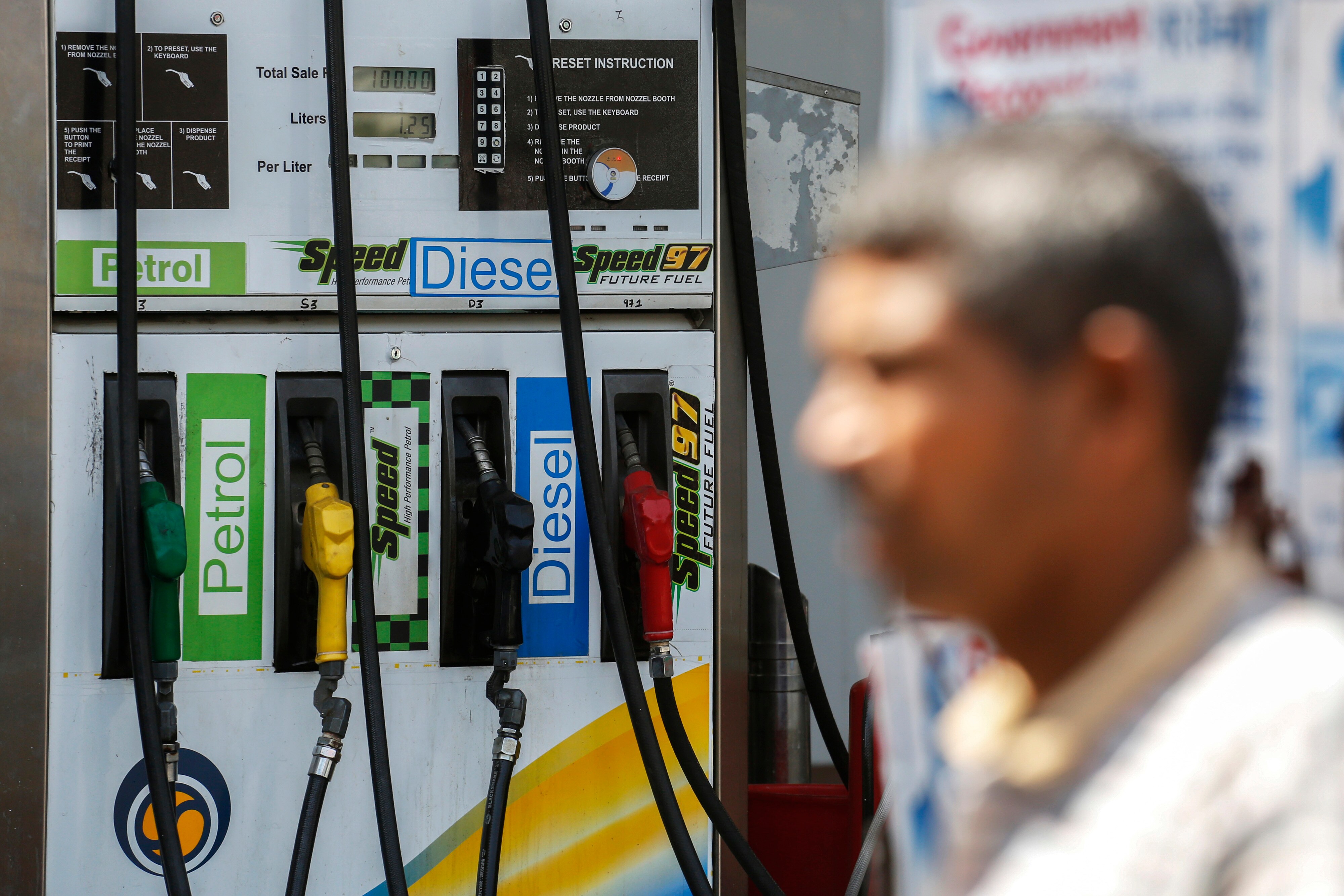 Petrol, CNG Pumps In Delhi Shut Demanding Tax Cut