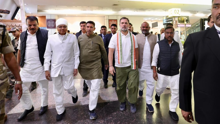 राहुल गांधी इंदौर के भागीरथपुरा में, पीड़ितों से की मुलाकात, 1-1 लाख रुपये का दिया चेक