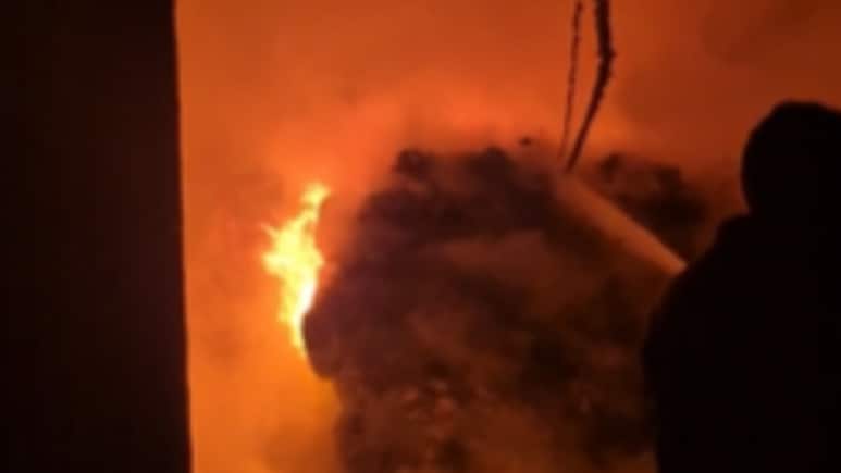 आग की लपटों से घिरी बालोतरा की कपड़ा फैक्ट्री, पलभर में राख हो गया लाखों का सामान