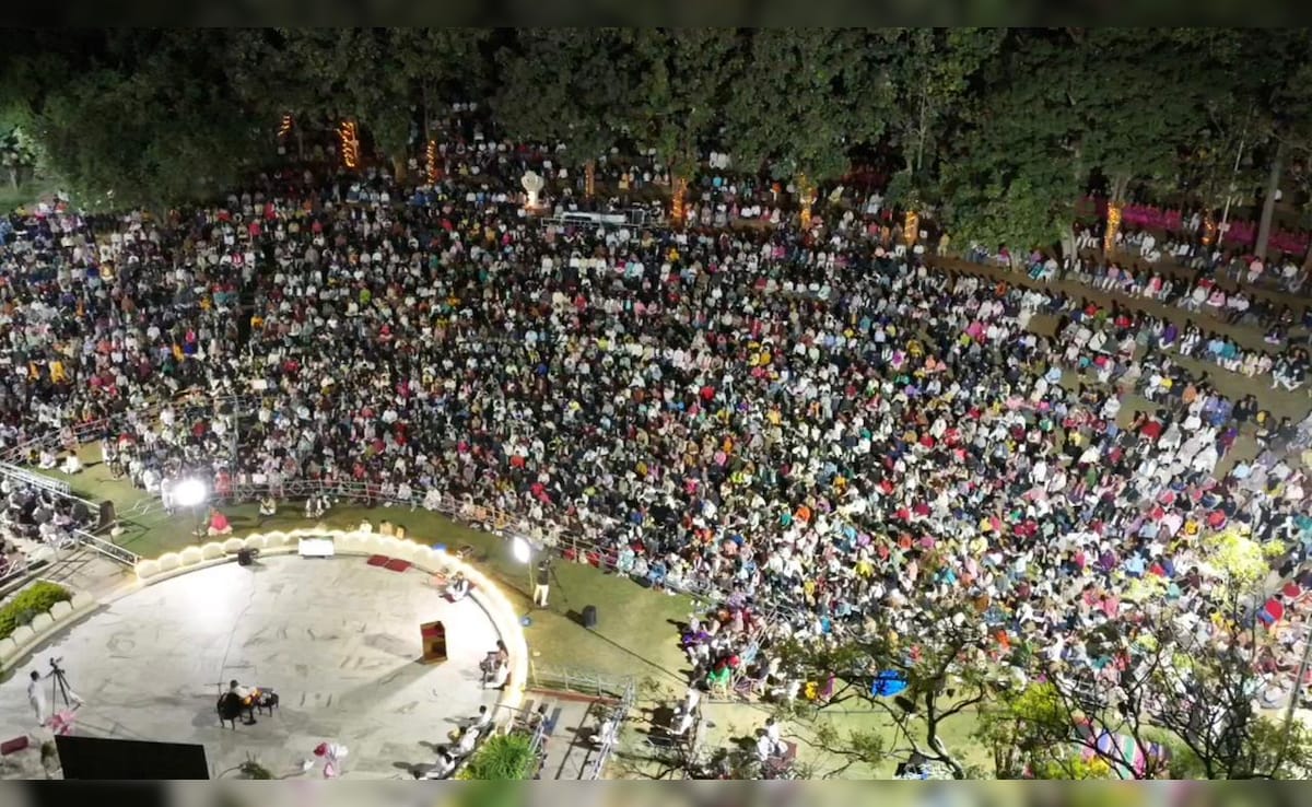 National Youth Day 2026: 30,000 युवाओं ने गुरुदेव श्री श्री रवि शंकर के साथ किया ध्यान, जानें इसके फायदे