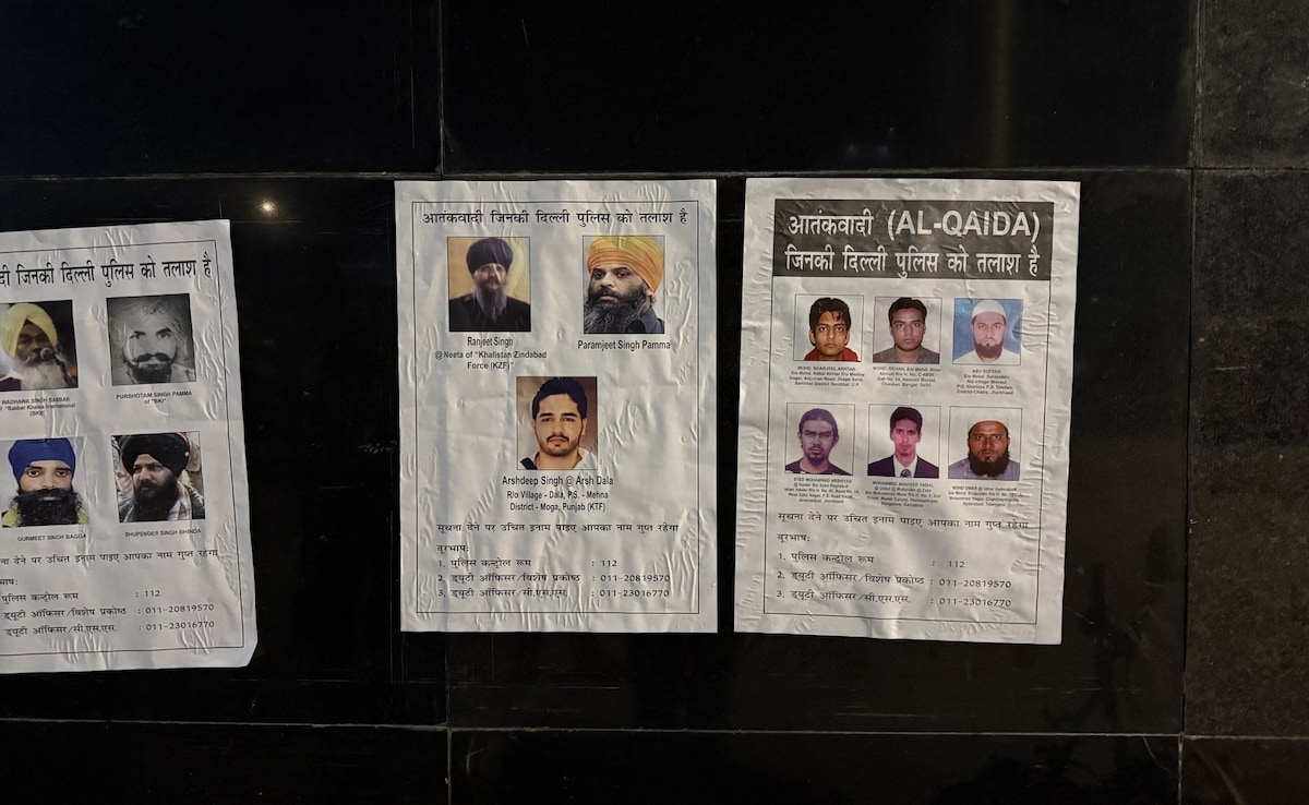 गणतंत्र दिवस से पहले हाई अलर्ट, दिल्ली पुलिस ने लगाए वांटेड आतंकियों के पोस्टर