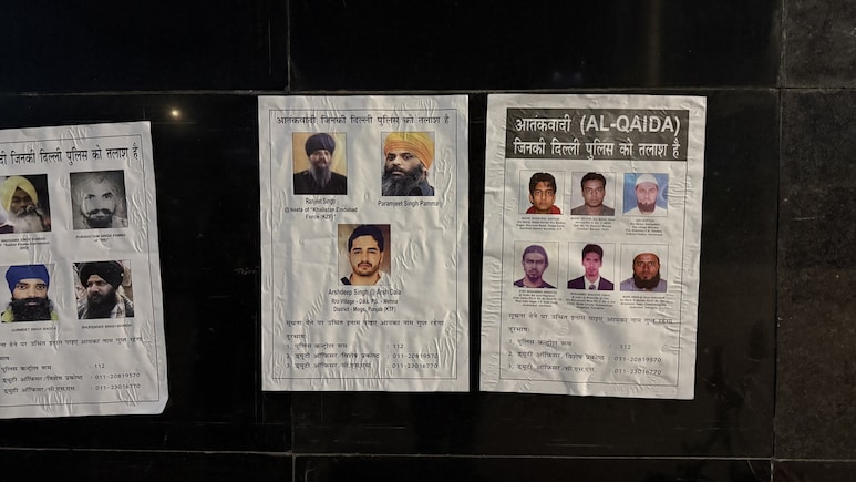 गणतंत्र दिवस से पहले हाई अलर्ट, दिल्ली पुलिस ने लगाए वांटेड आतंकियों के पोस्टर