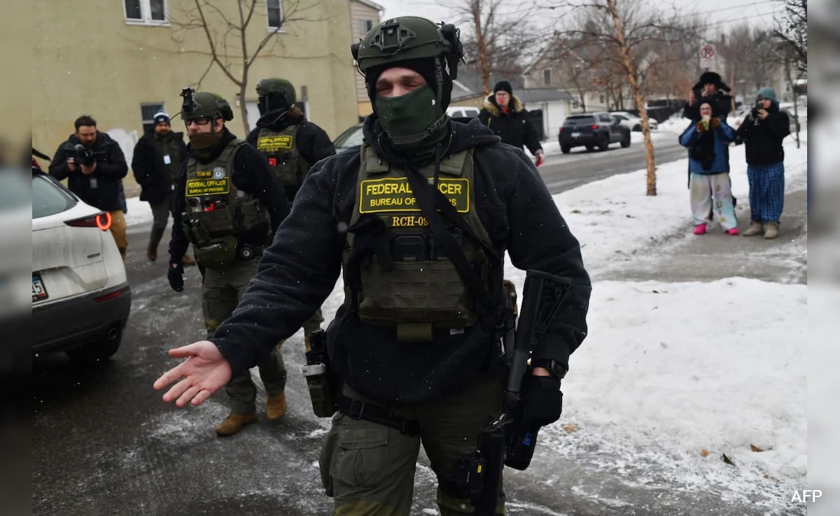 Immigrants Don't Open Doors To Federal Agents. New Policy Could Change That