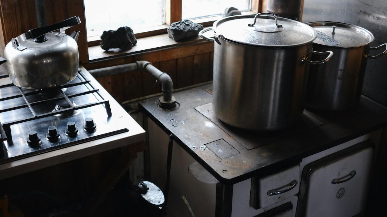 7 Cooking Habits That Are Killing Your Pots And Pans