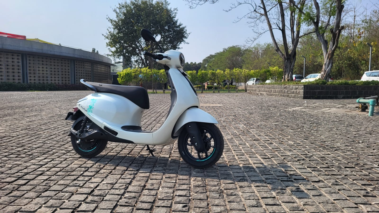Bajaj Auto के Chetak C25 इलेक्ट्रिक स्कूटर पर 4,000 रुपये से ज्यादा के डिस्काउंट की पेशकश