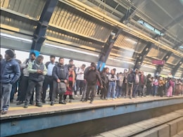 दरवाजे खुलते-बंद होते रहे... दिल्ली मेट्रो की ब्लू लाइन में द्वारका से जनकपुरी सेवाओं में देरी