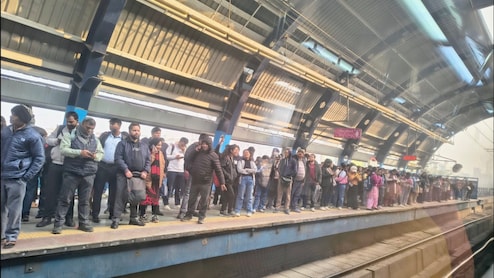 दरवाजे खुलते-बंद होते रहे... दिल्ली मेट्रो की ब्लू लाइन में द्वारका से जनकपुरी सेवाओं में देरी