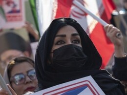 74 कोड़े मारे फिर भी नहीं डरींः इन बेखौफ महिलाओं की आवाज से ईरान की सत्ता डर गई