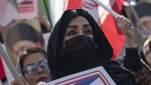 74 कोड़े मारे फिर भी नहीं डरींः इन बेखौफ महिलाओं की आवाज से ईरान की सत्ता डर गई