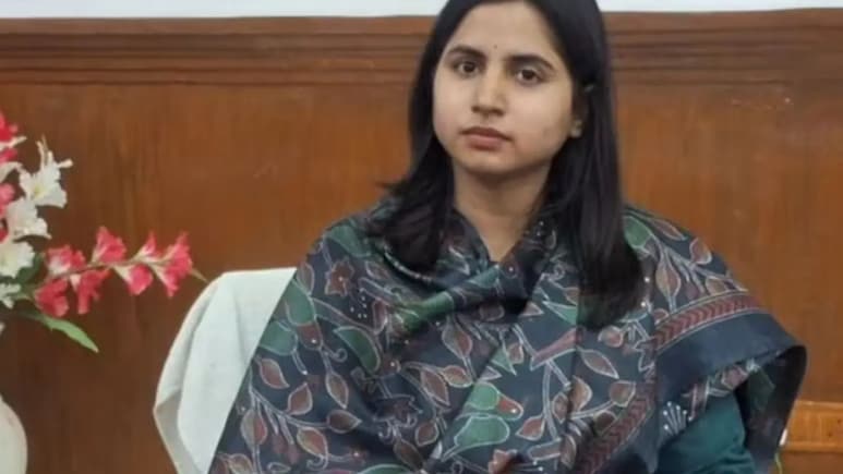 Success Story: लगातार 3 बार UPSC में मिली असफलता, नहीं मानी हार, पढ़ें सौम्या मिश्रा की SDM से IAS बनने की कहानी