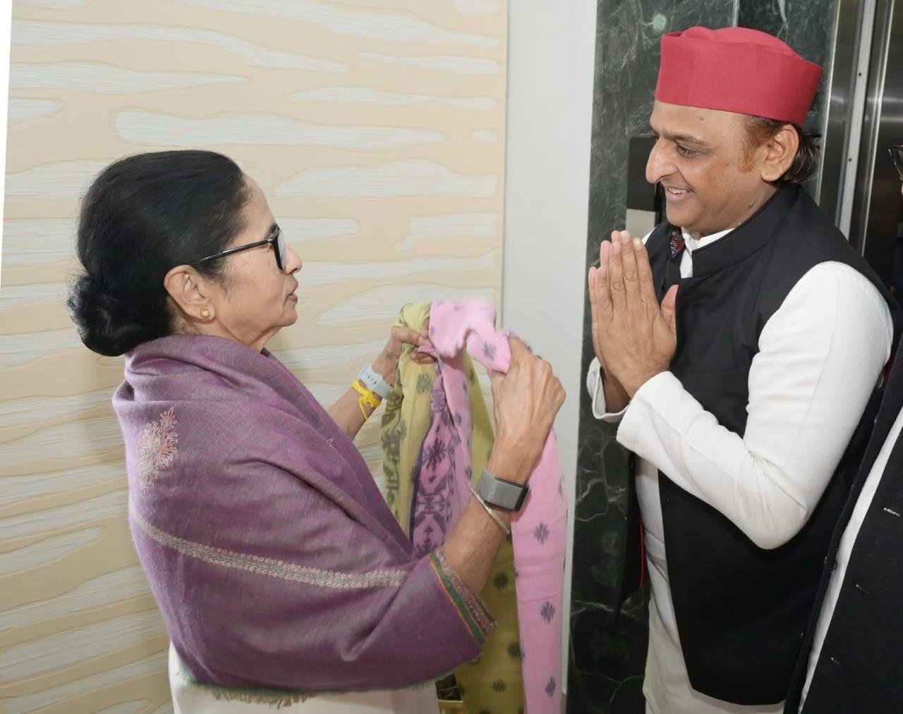 बंद कमरा, 40 मिनट और ममता-अखिलेश की मुलाकात, BJP पर हुई क्या बात?