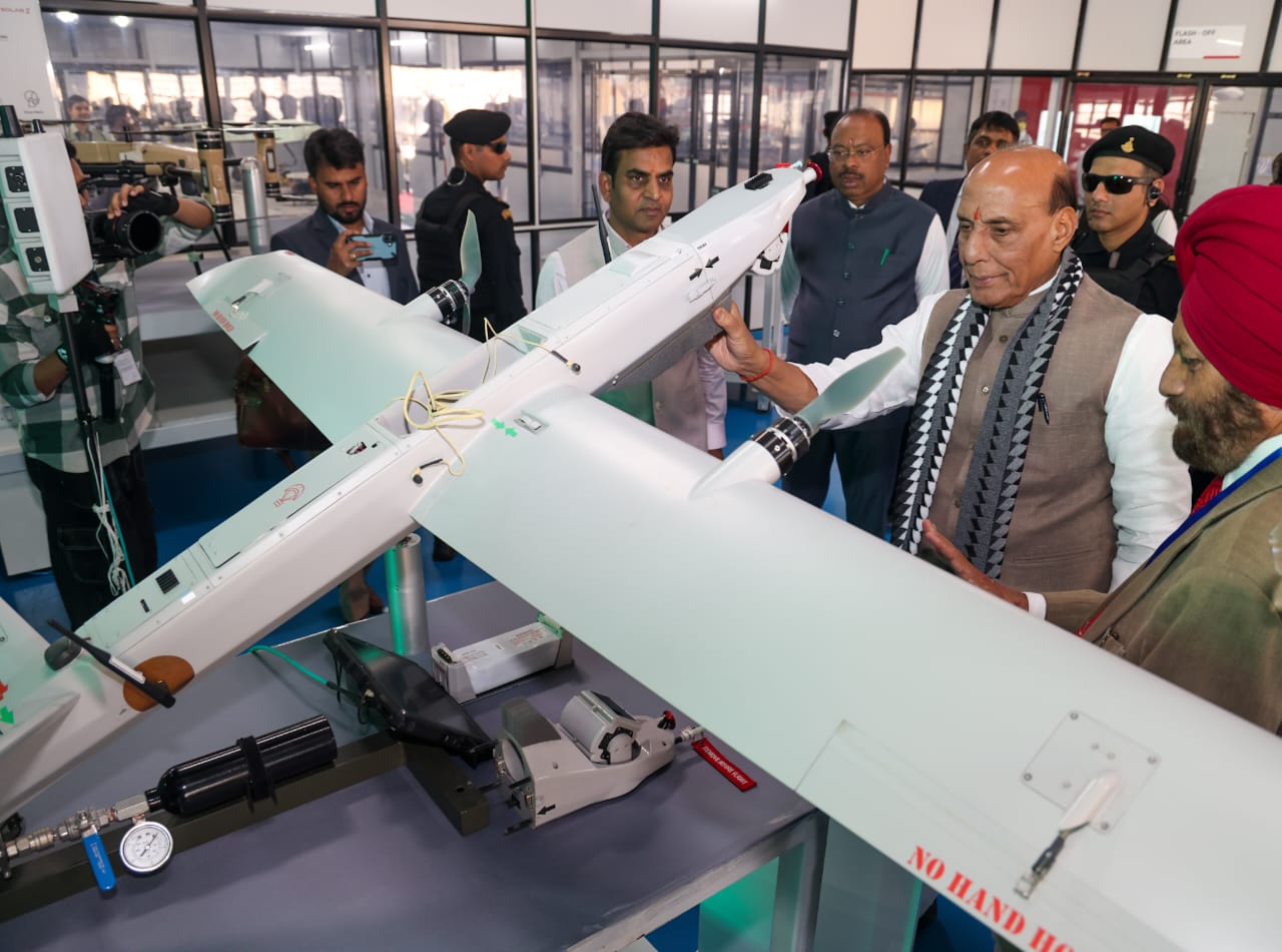 पाकिस्तान को गहरे जख्म देने वाला 'नागास्त्र' हुआ और घातक, राजनाथ सिंह ने बताया डिफेंस रोडमैप