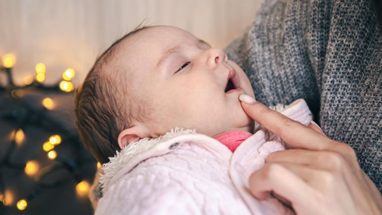 बेबी को बंद नाक से कैसे दिलाएं आराम? पीडियाट्रिशियन ने बताया क्या करें पैरेंट्स