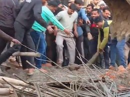 छतरपुर में बड़ा हादसा: निर्माणाधीन तरुण द्वार गिरने से दबे 4 मजदूर, एक की मौके पर दर्दनाक मौत