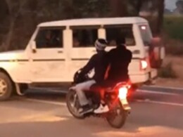 बोलेरो और बाइक सवारों के बीच चले लाठी-डंडे, मारपीट के बाद फायरिंग हुई तो आसपास मौजूद लोग भागे