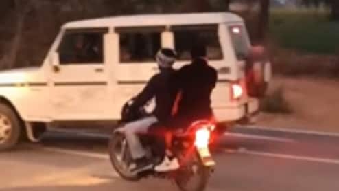 बोलेरो और बाइक सवारों के बीच चले लाठी-डंडे, मारपीट के बाद फायरिंग हुई तो आसपास मौजूद लोग भागे