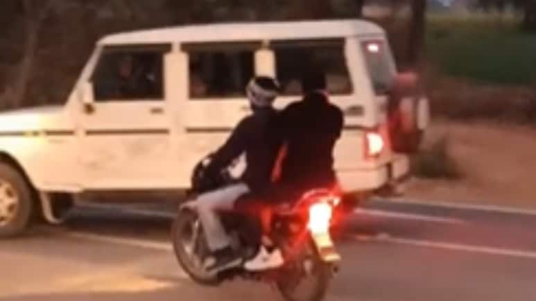 बोलेरो और बाइक सवारों के बीच चले लाठी-डंडे, मारपीट के बाद फायरिंग हुई तो आसपास मौजूद लोग भागे