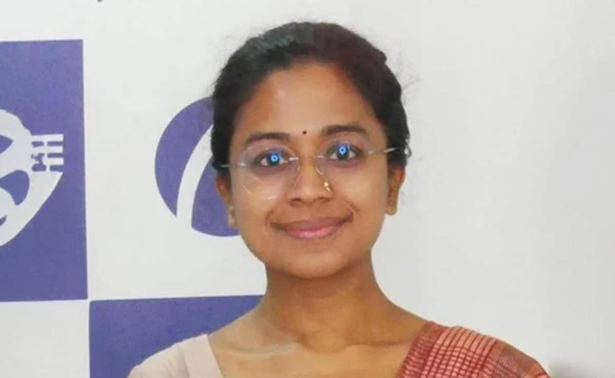 6 बार फेल होने पर भी नहीं मानी हार, 40 की उम्र में बनीं IAS अफसर, निसा की कहानी देगी जोरदार मोटिवेशन