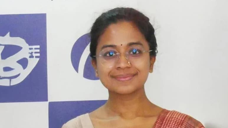 6 बार फेल होने पर भी नहीं मानी हार, 40 की उम्र में बनीं IAS अफसर, निसा की कहानी देगी जोरदार मोटिवेशन