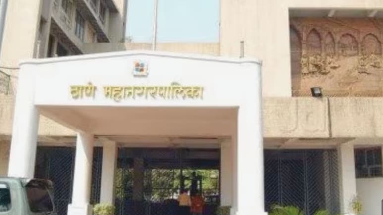 Thane News : निवडणूक आयोगाचा आदेश नाकारला, ठाण्यातील प्रसिद्ध शाळेच्या मुख्याध्यापकांवर फौजदारी गुन्हा दाखल